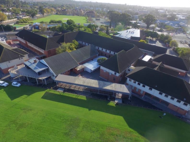 DURBANVILLE HOËRSKOOL - School building exterior