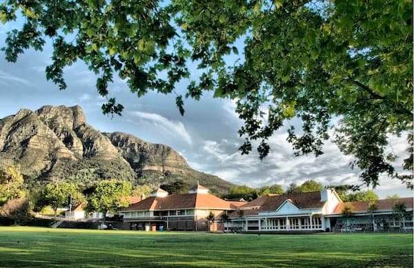 S.A. COLLEGE HIGH SCHOOL - School building exterior