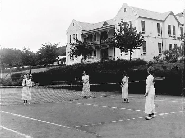 PAARL GIRLS HOËRSKOOL - School building exterior
