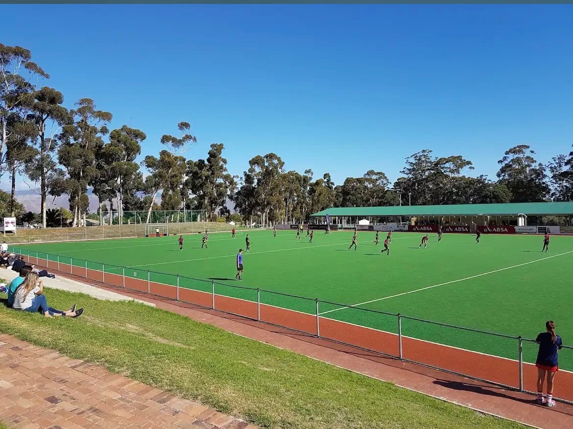 PAREL VALLEI HIGH SCHOOL - School building exterior