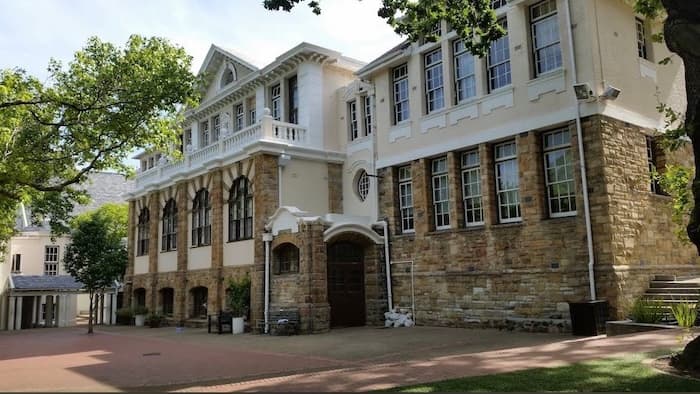 RUSTENBURG GIRLS' JUNIOR SCHOOL - School building exterior